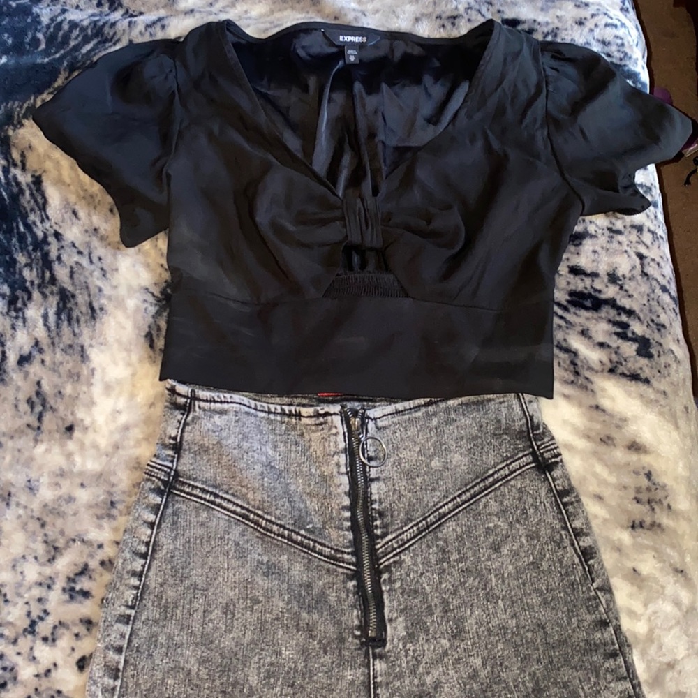 Cute express crop top and guess high waisted jeans !